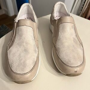 Yelda Light Sand Women’s Shoes l 7.5